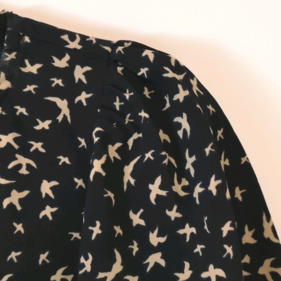 Everly Navy Blue Bird Print top - Picture 3 of 5
